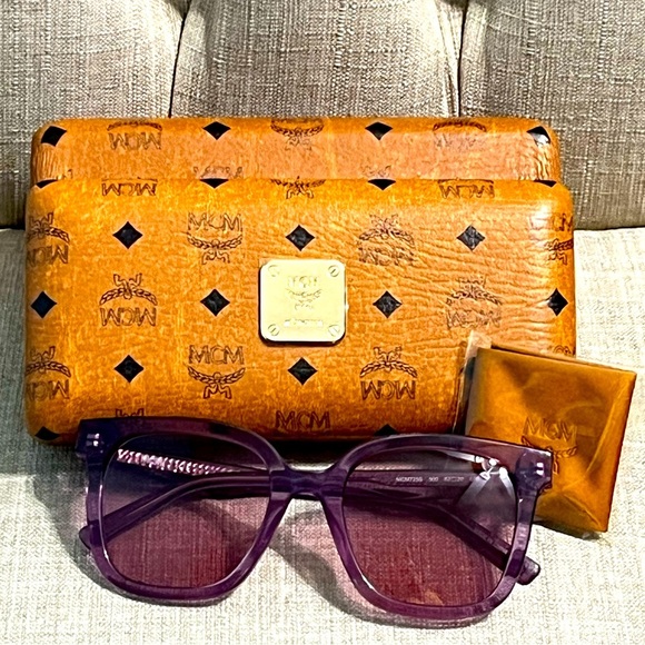 MCM sunglassess , case & dust cloth set - Picture 3 of 7